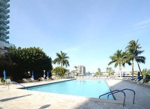 Coral Ridge Towers-Pool